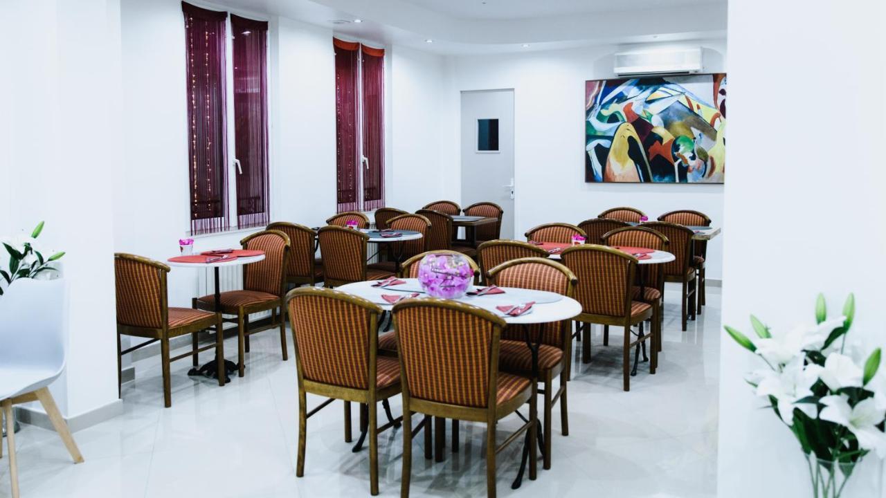 Hotel Des Arcades 3*